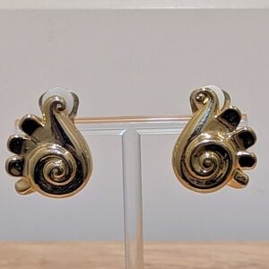 EUC Goldtone 80s Clip On Swirl Design Earrings